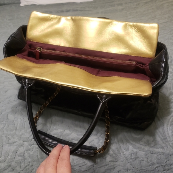 CHANEL Paris-Bombay Stingray Tote - Picture 6 of 17